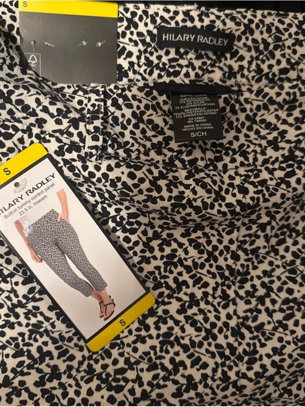 Women Black & White Printed Stretch Pants